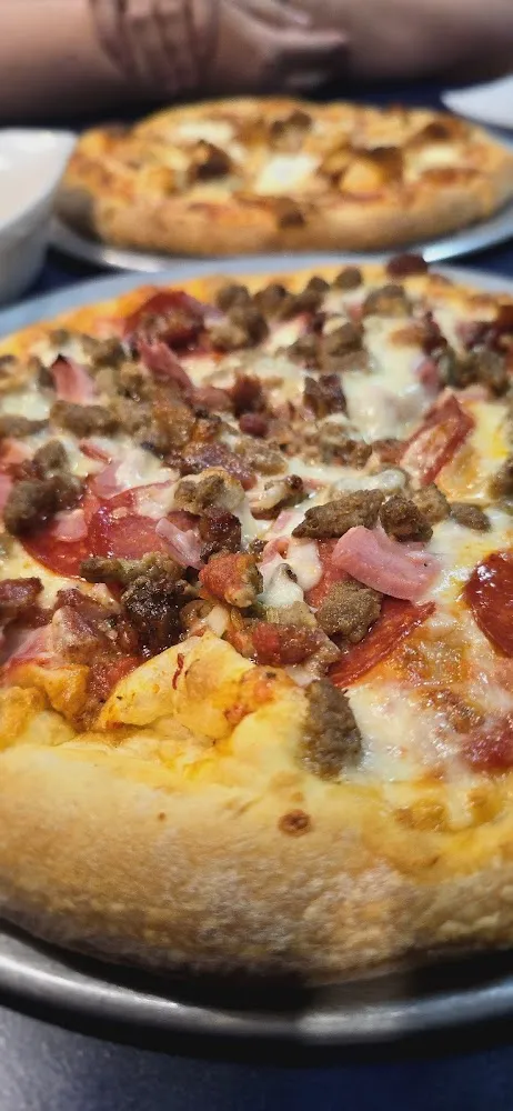 Small Carnivore Pizza